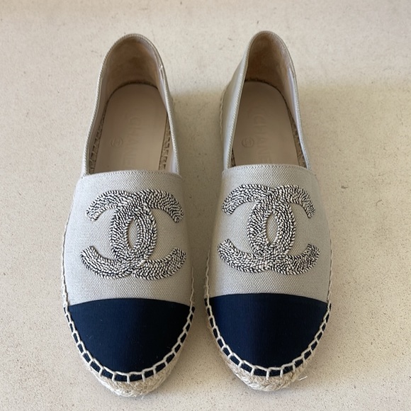 BRAND NEW Size 7 CHANEL Espadrilles in Beige and Black - Picture 2 of 12